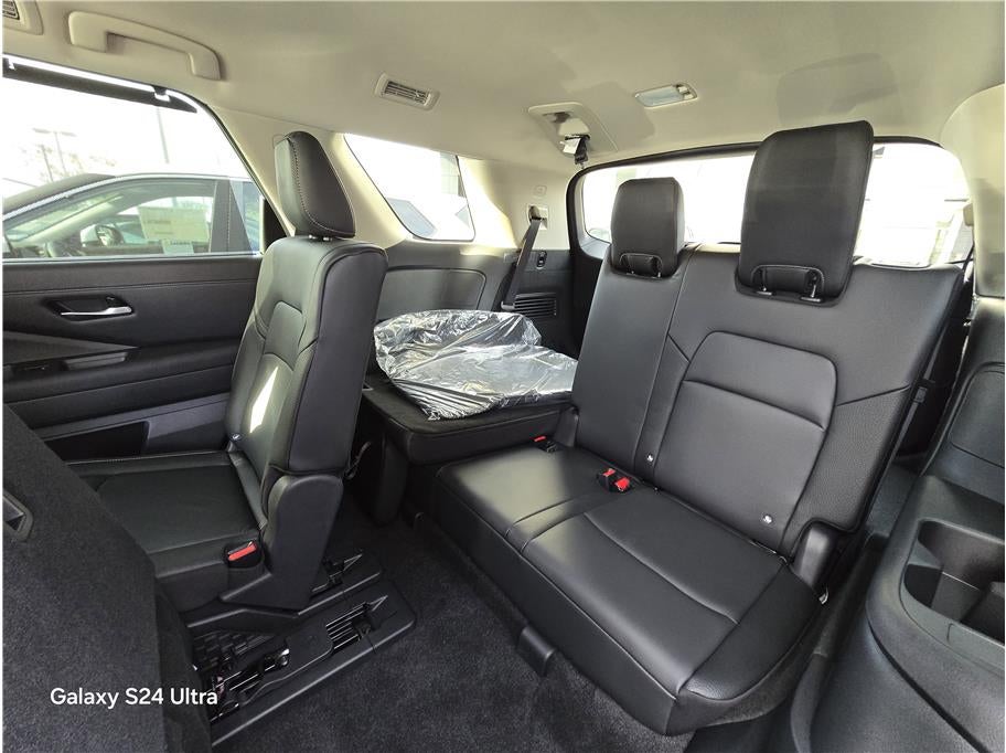 2025 Nissan Pathfinder SL Sport Utility 4D