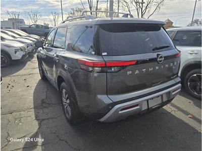 2025 Nissan Pathfinder SL Sport Utility 4D