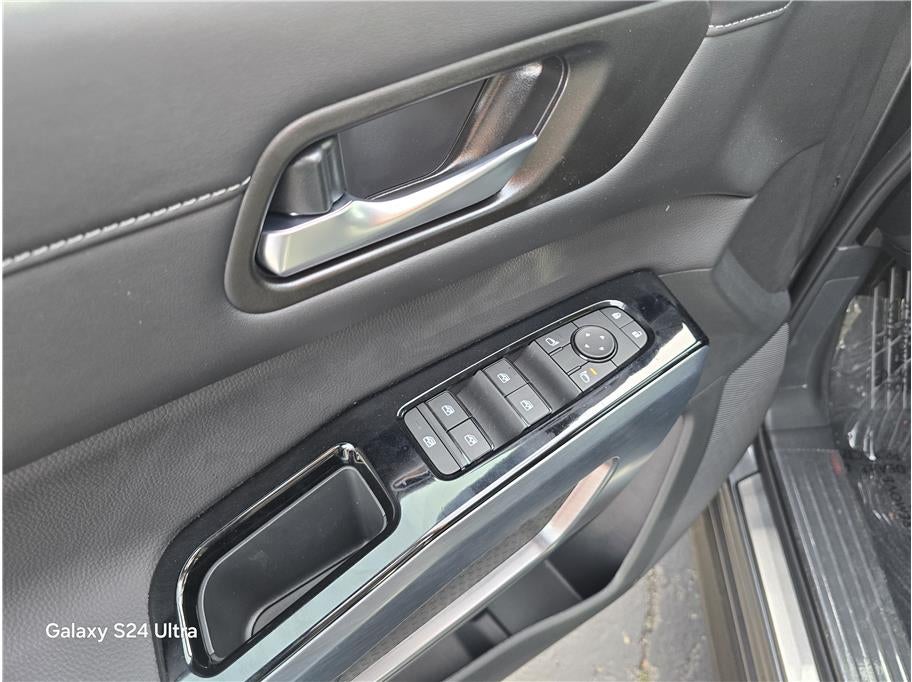 2025 Nissan Pathfinder SL Sport Utility 4D