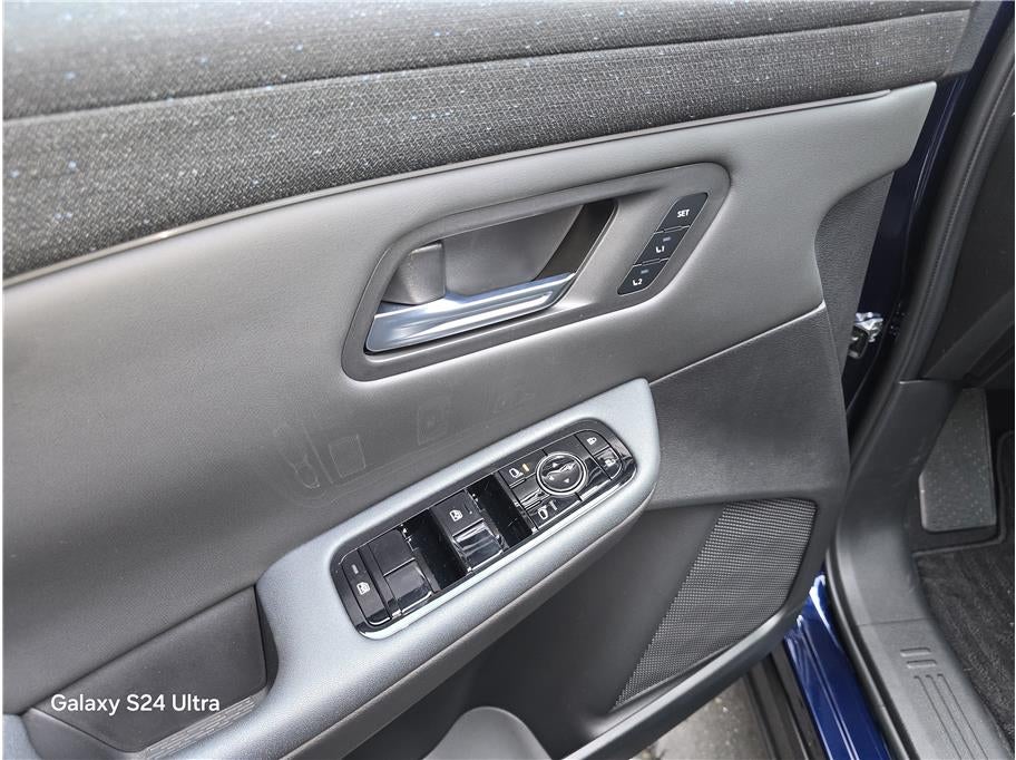 2026 Nissan LEAF PLATINUM PLUS Hatchback 4D