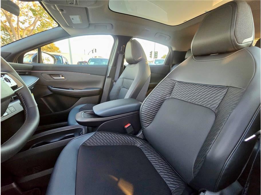 2026 Nissan LEAF PLATINUM PLUS Hatchback 4D