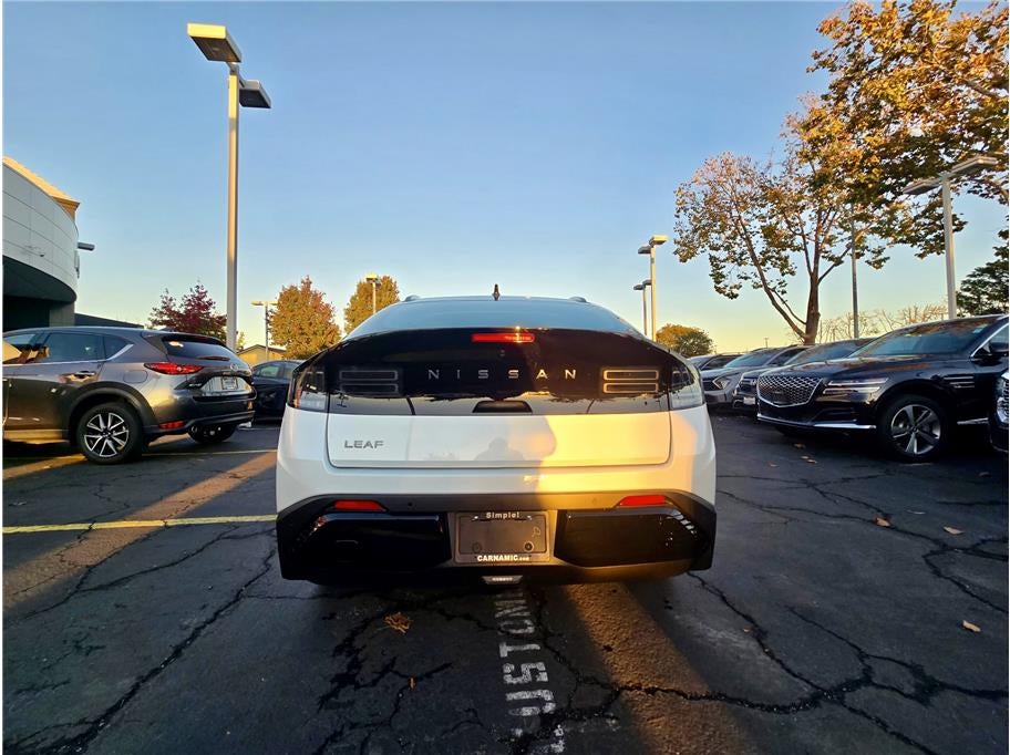 2026 Nissan LEAF PLATINUM PLUS Hatchback 4D