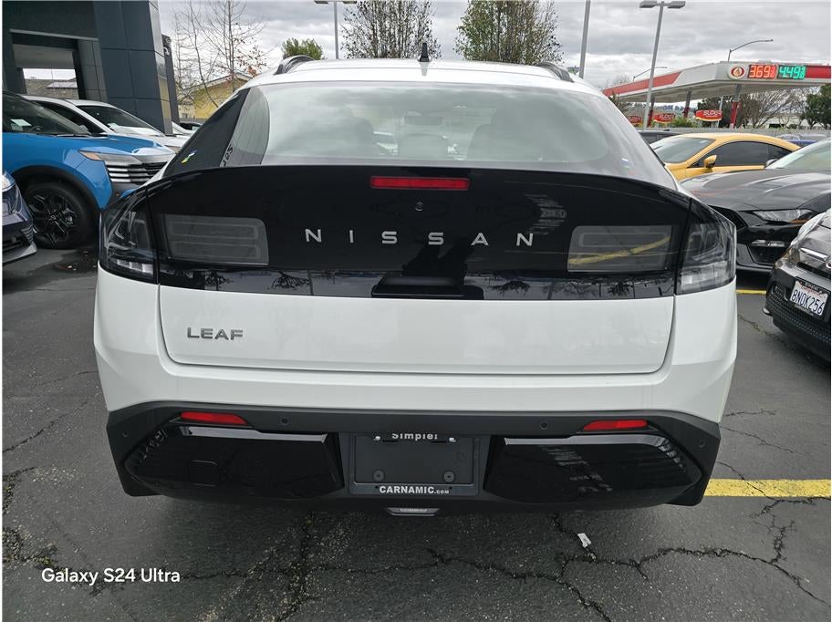 2026 Nissan LEAF PLATINUM PLUS Hatchback 4D