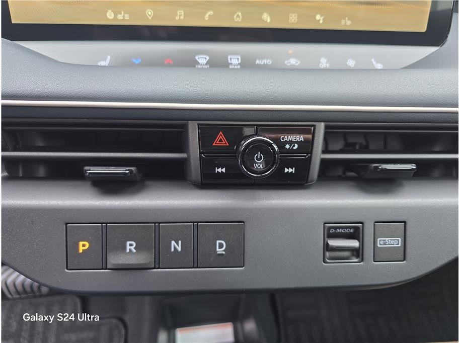 2026 Nissan LEAF PLATINUM PLUS Hatchback 4D