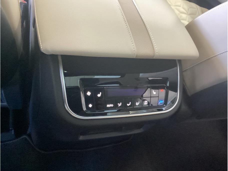 2025 Nissan Armada Platinum Sport Utility 4D