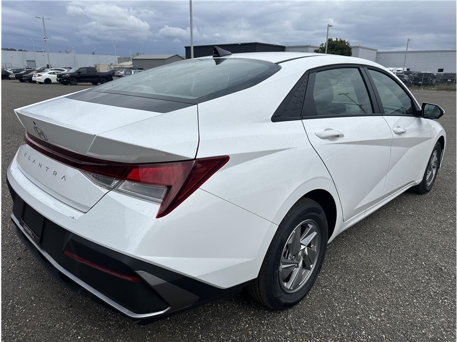 2026 Hyundai Elantra SE Sedan 4D