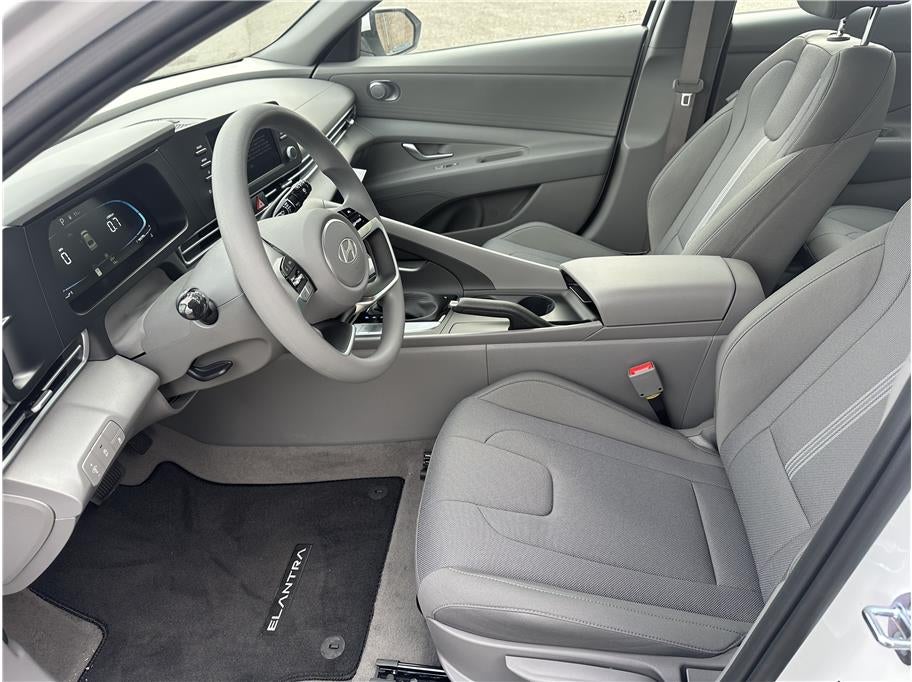 2026 Hyundai Elantra SE Sedan 4D