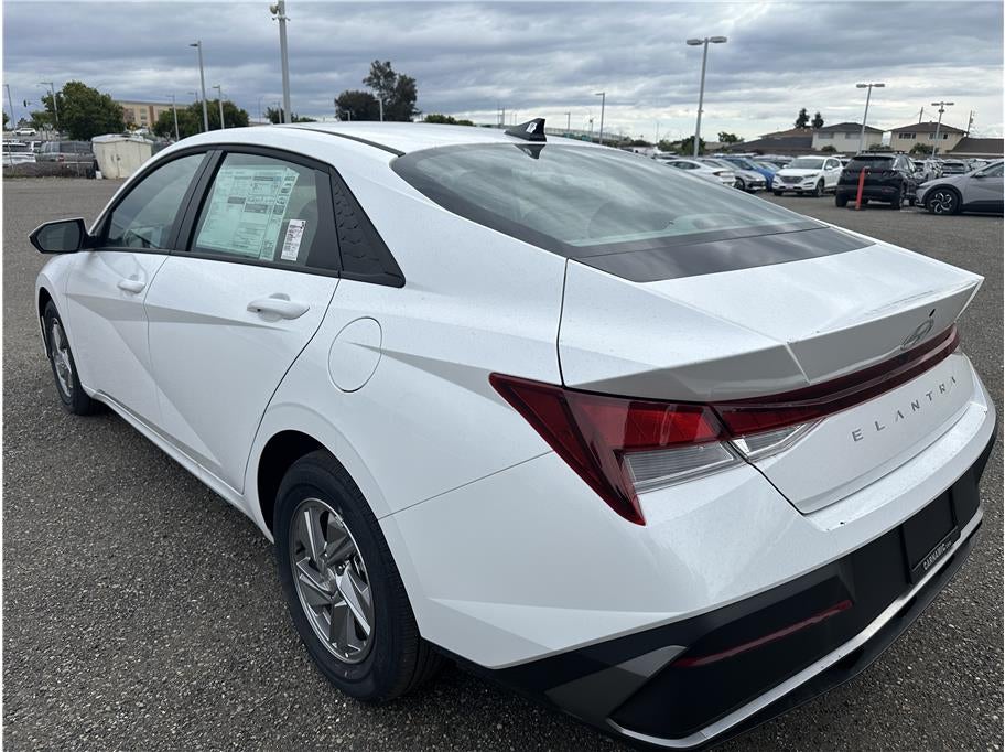 2026 Hyundai Elantra SE Sedan 4D