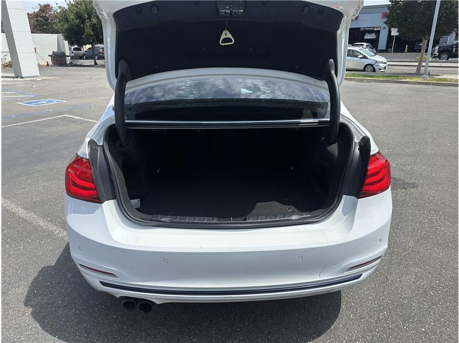 2018 BMW 3 Series 330e iPerformance Sedan 4D
