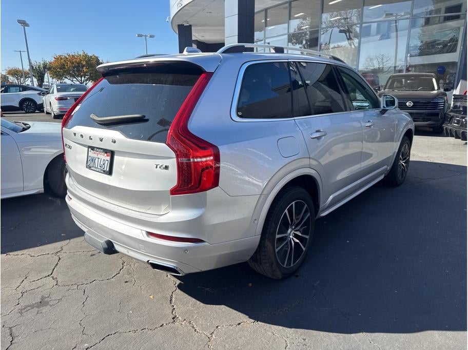 2018 Volvo XC90 T6 Momentum Sport Utility 4D