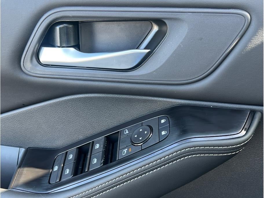 2026 Nissan Rogue SV Sport Utility 4D