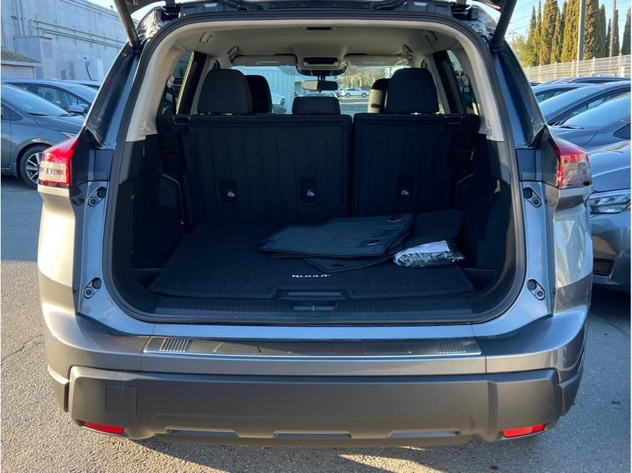 2026 Nissan Rogue SV Sport Utility 4D