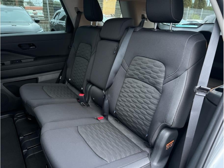 2025 Nissan Pathfinder SV Sport Utility 4D