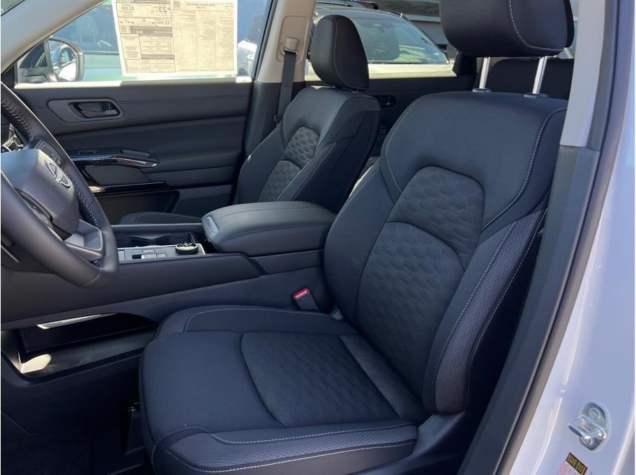2026 Nissan Pathfinder SV Sport Utility 4D