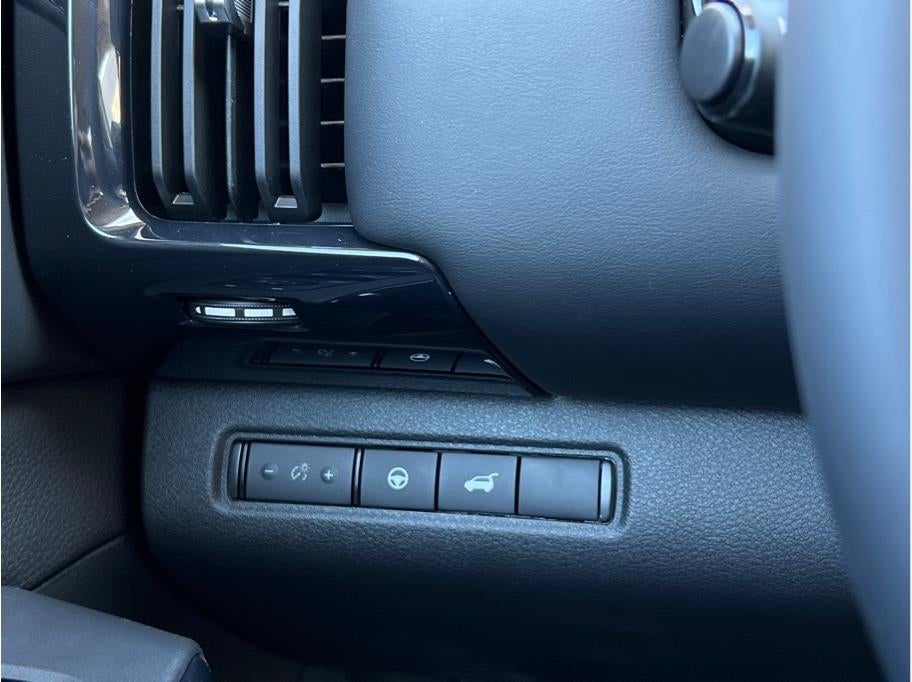 2026 Nissan Pathfinder SV Sport Utility 4D