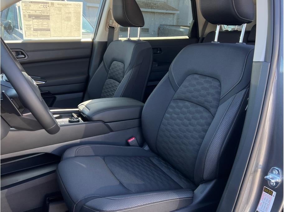 2026 Nissan Pathfinder SV Sport Utility 4D