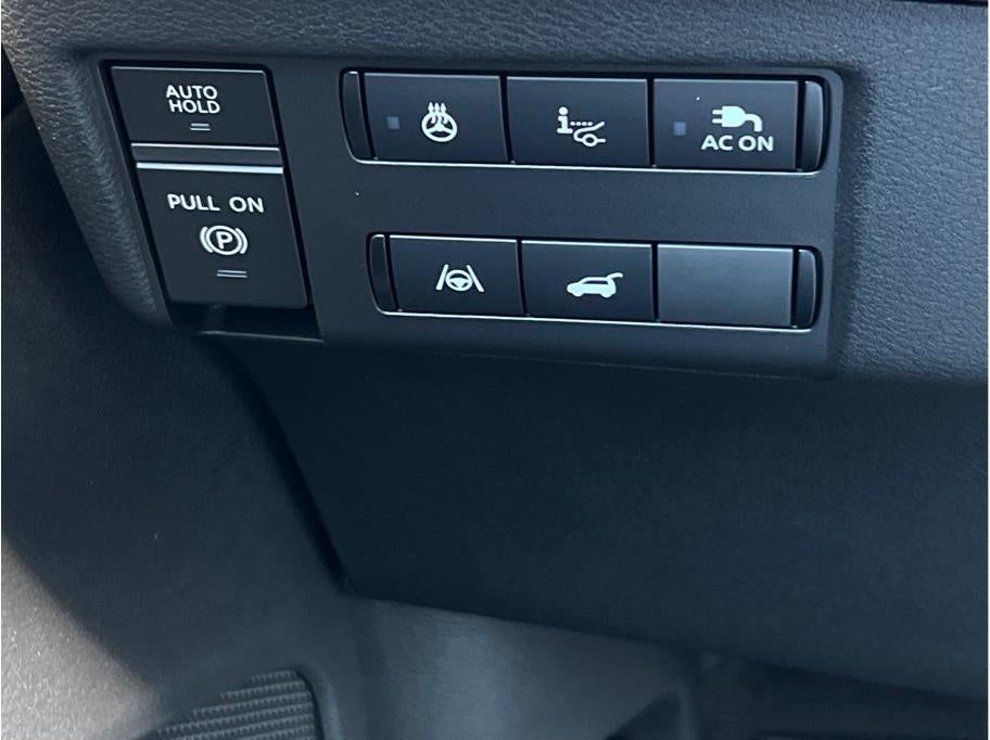 4 Nissan Leaf Platinum+