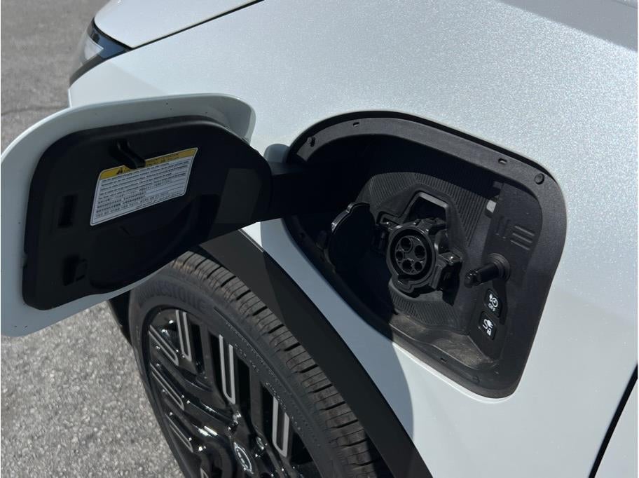 4 Nissan Leaf Platinum+
