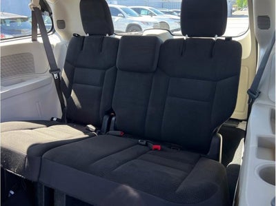 2017 Dodge Grand Caravan Passenger SE Minivan 4D