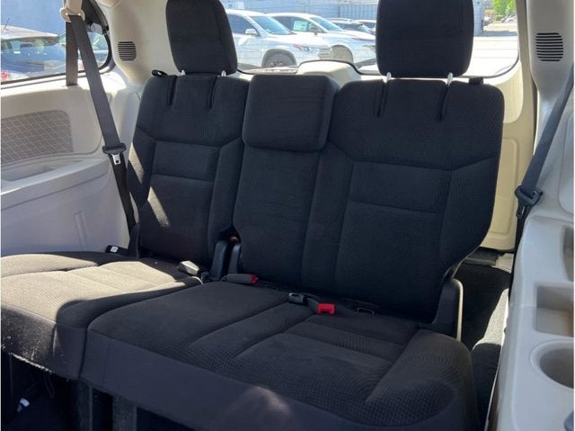 2017 Dodge Grand Caravan Passenger SE Minivan 4D
