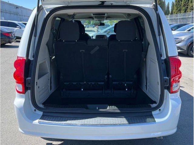 2017 Dodge Grand Caravan Passenger SE Minivan 4D