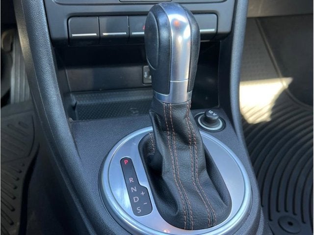 2017 Volkswagen Beetle 1.8T Classic Hatchback 2D