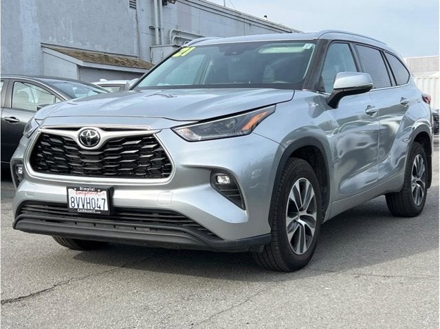 2021 Toyota Highlander XLE Sport Utility 4D
