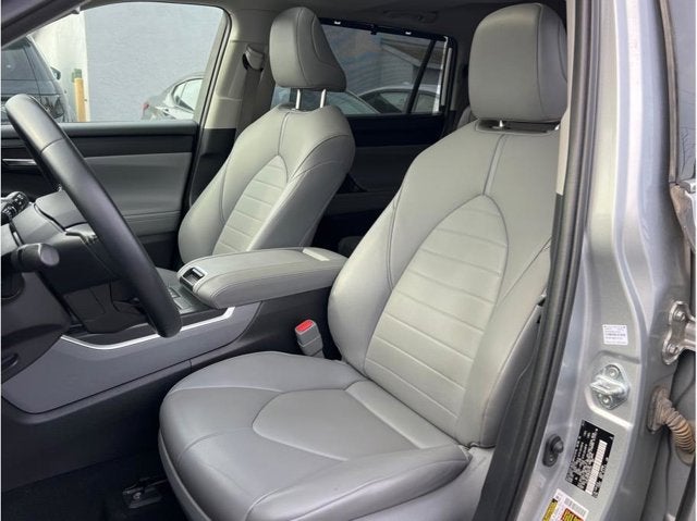 2021 Toyota Highlander XLE Sport Utility 4D