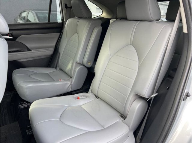 2021 Toyota Highlander XLE Sport Utility 4D