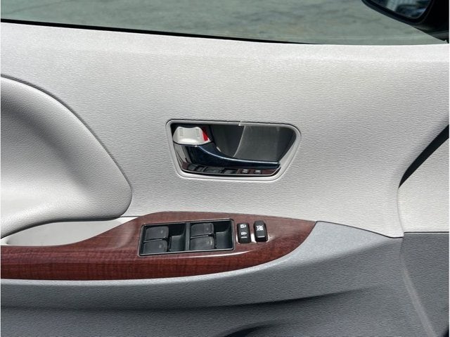 2014 Toyota Sienna XLE Minivan 4D