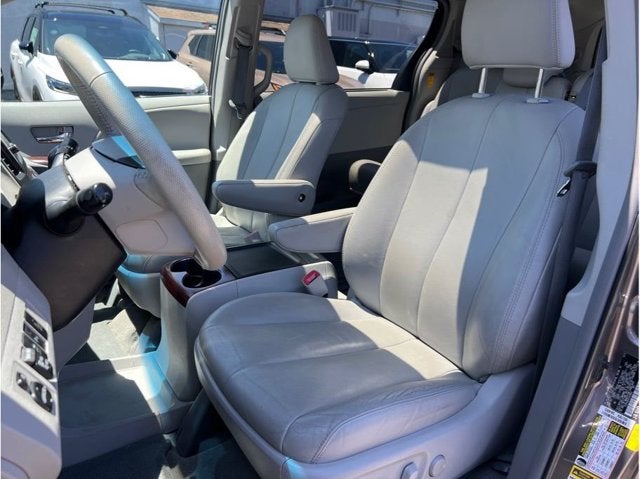 2014 Toyota Sienna XLE Minivan 4D