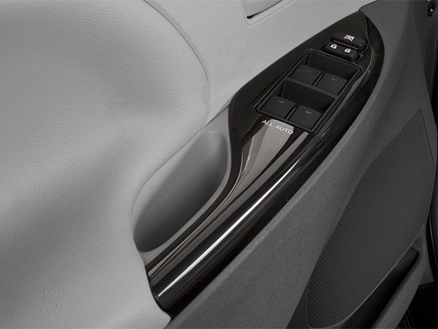 2014 Toyota Sienna XLE Minivan 4D