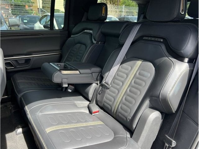 2024 Rivian R1S Dual Large Sport Utility 4D