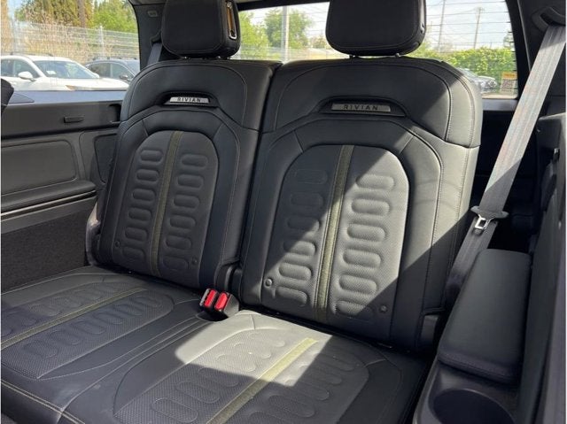 2024 Rivian R1S Dual Large Sport Utility 4D