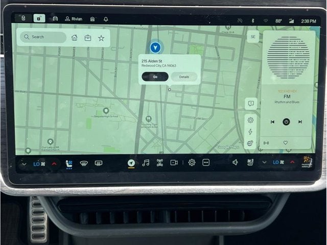 2024 Rivian R1S Dual Large Sport Utility 4D