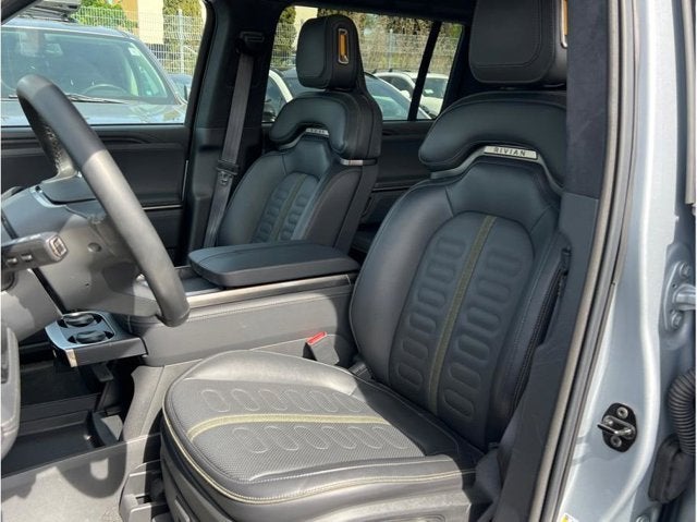 2024 Rivian R1S Dual Large Sport Utility 4D