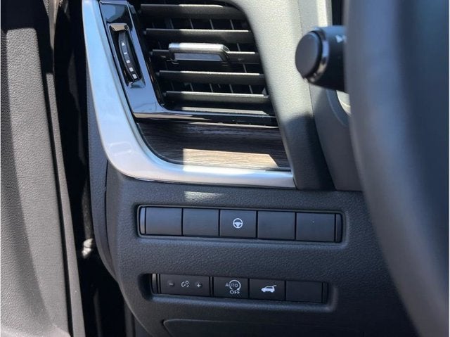 2025 Nissan Rogue Platinum Sport Utility 4D