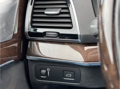 2016 Volvo XC90 T6 Momentum Sport Utility 4D