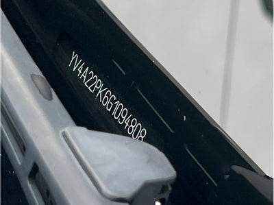 2016 Volvo XC90 T6 Momentum Sport Utility 4D