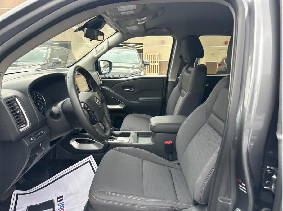 2023 Nissan Frontier Crew Cab SV (2023.25) Pickup 4D 5 ft