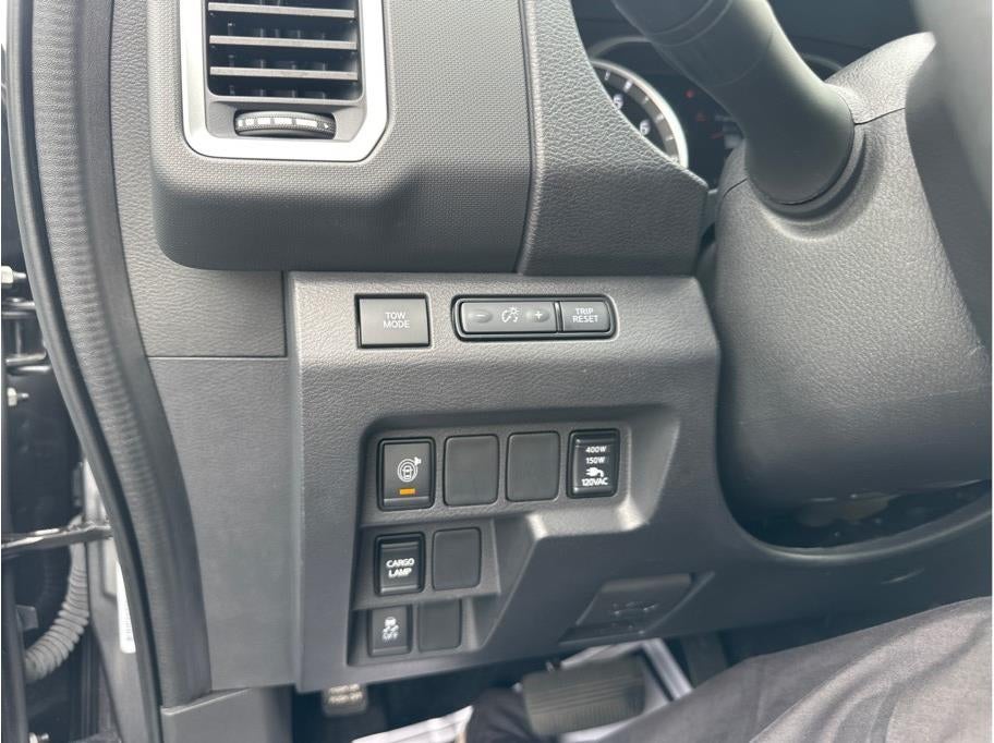 2023 Nissan Frontier Crew Cab SV (2023.25) Pickup 4D 5 ft