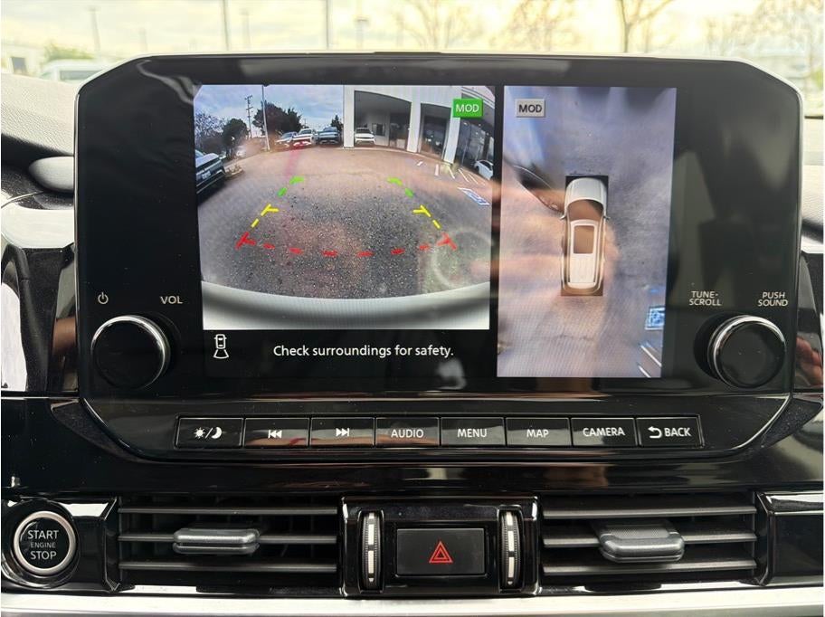 2024 Nissan Pathfinder SL Sport Utility 4D