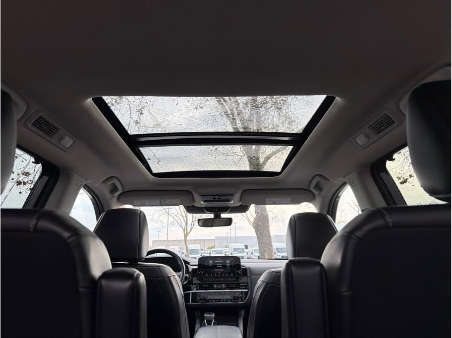 2024 Nissan Pathfinder SL Sport Utility 4D