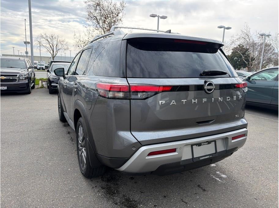 2024 Nissan Pathfinder SL Sport Utility 4D