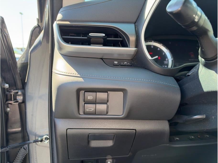2022 Toyota Highlander XLE Sport Utility 4D