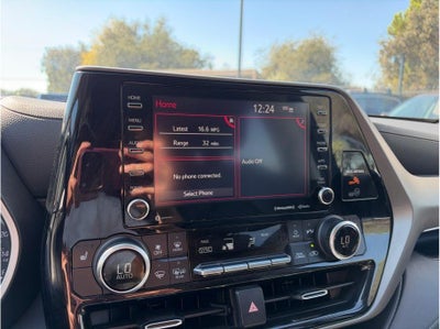 2022 Toyota Highlander XLE Sport Utility 4D