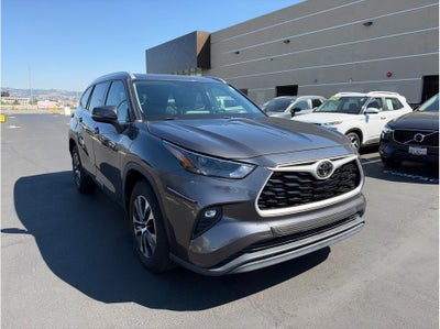 2022 Toyota Highlander XLE Sport Utility 4D