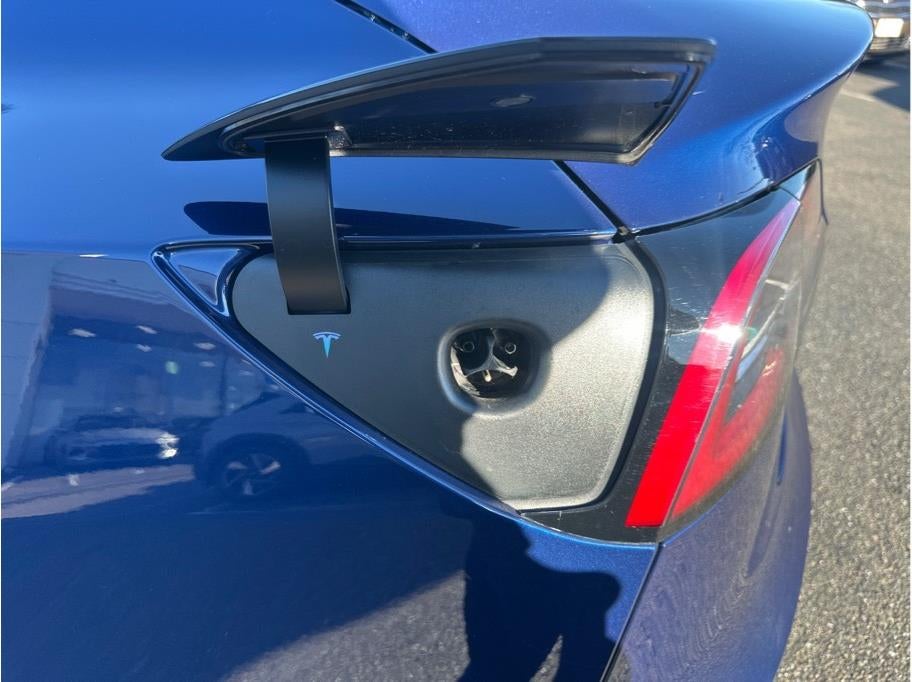 2022 Tesla Model 3 Long Range Sedan 4D