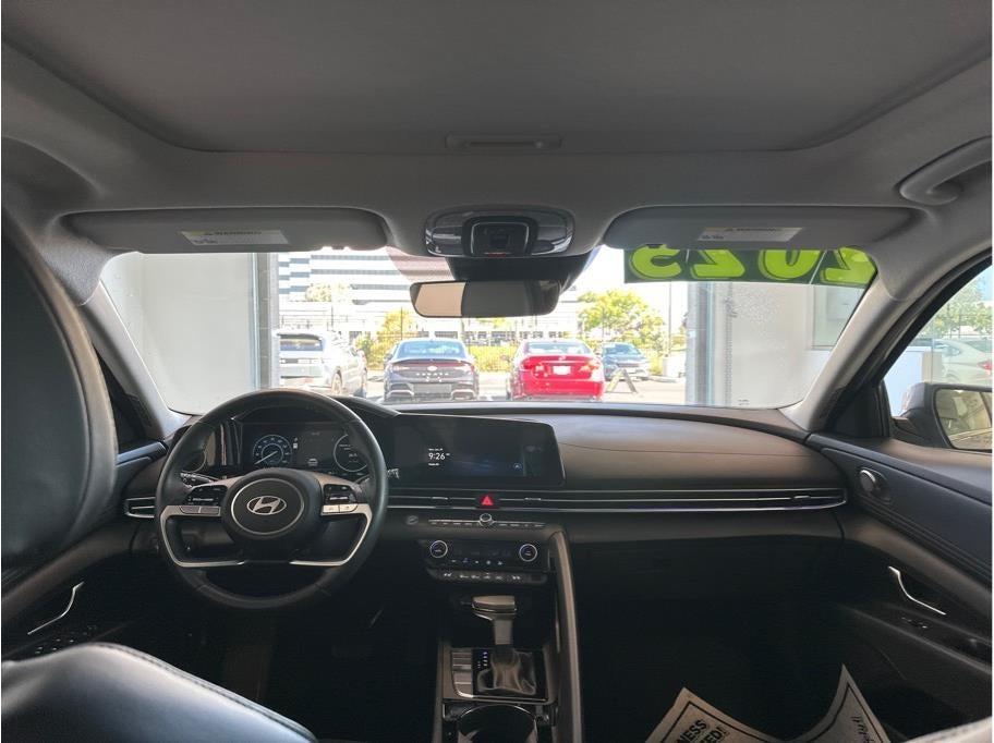 2025 Hyundai Elantra Hybrid Limited HEV Sedan 4D