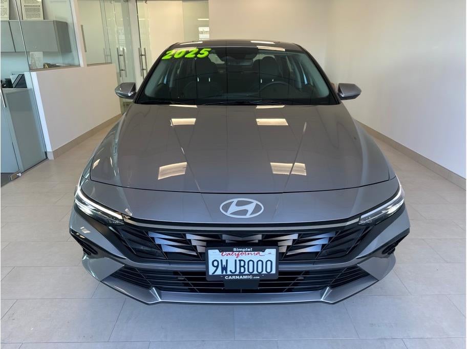 2025 Hyundai Elantra Hybrid Limited HEV Sedan 4D